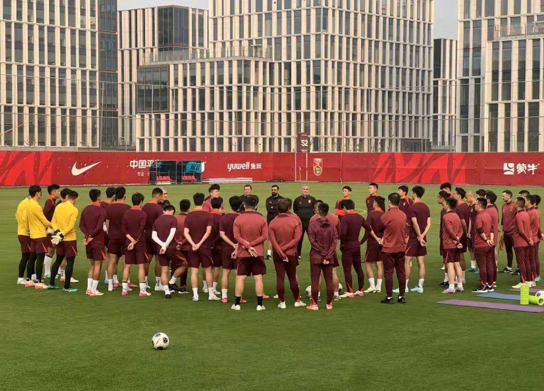 决胜时刻！球员奋勇拼搏争夺胜利